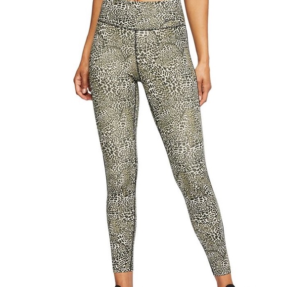 Nike โข One Tight Fit Leopard Print Mid-Rise 7/8 Leggings - Picture 1 of 12